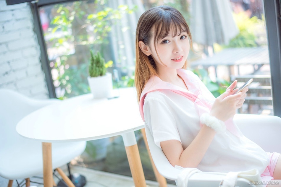 诸葛亮原本的计划是拿下蜀中，然后跟孙权交易，哪怕割让一些土地，甚至大半个荆州，让江东可以向北发展，这样一来，三家就有足够的理由精诚合作，至少在消灭掉吕布这个强敌之前，三家可以精诚合作，但如果不能拿下蜀中的话，刘备又有什么资格跟孙家谈判，荆州就那么大，如果割让给江东太多土地，那刘备以后要如何发展？
